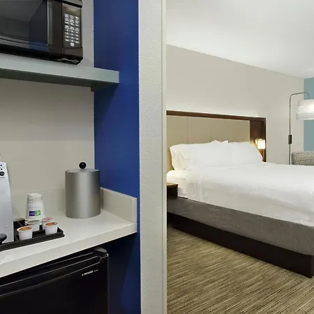 Holiday Inn Express & Suites Columbus North By Ihg Exterior photo