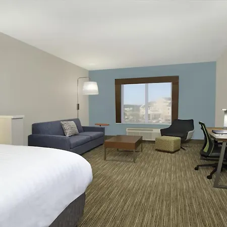 Holiday Inn Express & Suites Columbus North By Ihg Exterior photo