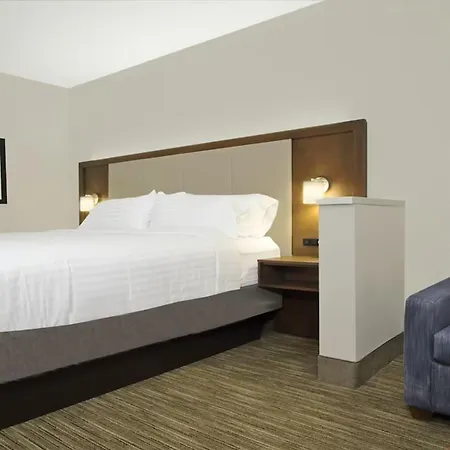 Holiday Inn Express & Suites Columbus North By Ihg Exterior photo