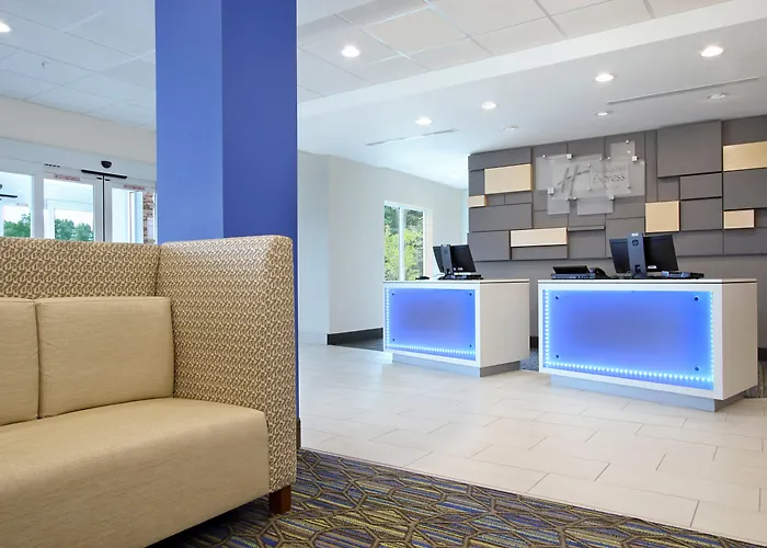 Holiday Inn Express & Suites Columbus North By Ihg